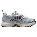 Nike Air Max Moto 2K - Nike Cave Stone/Platinum Tint Metallic Silver