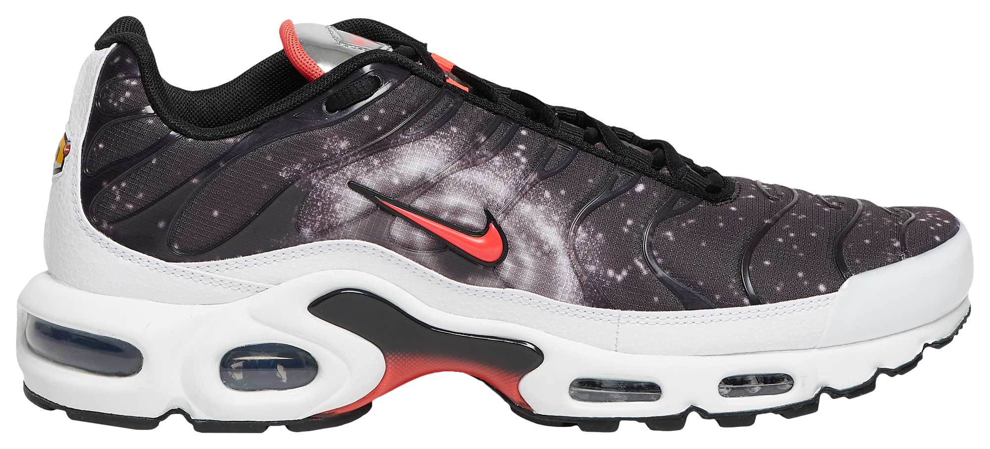 nike air maxes plus