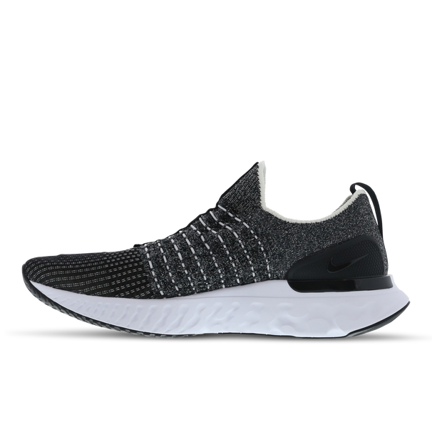 Nike React Phantom Run Flyknit 2 Image 4 of 6. Tap to open photo gallery.