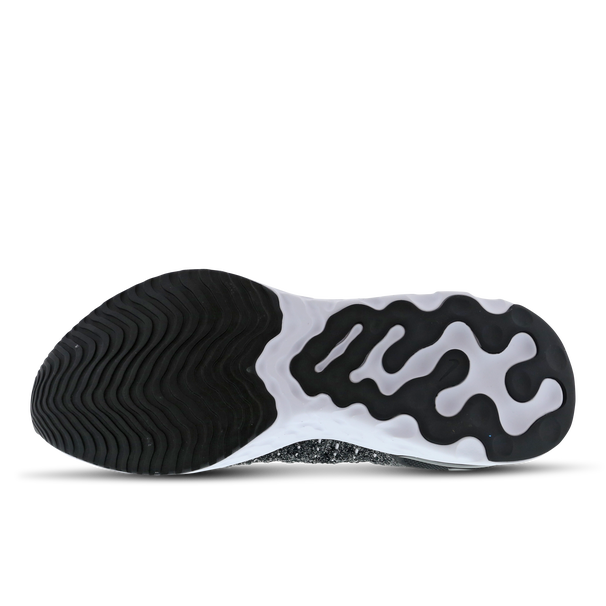Nike React Phantom Run Flyknit 2 Image 6 of 6. Tap to open photo gallery.