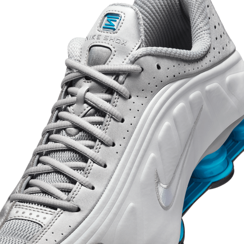 Nike Shox R4 Image 7 of 8. Tap to open photo gallery.