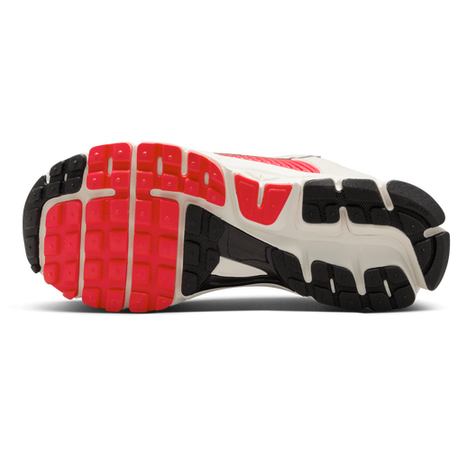 Nike Zoom Vomero 5 Image 6 of 8. Tap to open photo gallery.