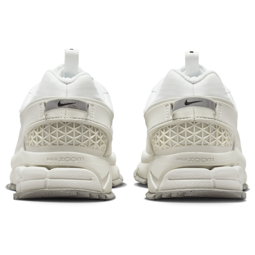 Nike Zoom Vomero Roam Image 3 of 8. Tap to open photo gallery.