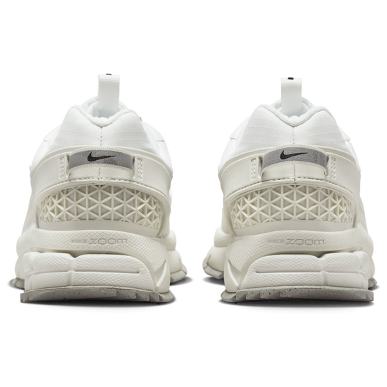 Nike Zoom Vomero Roam Image 3 of 8. Tap to open photo gallery.
