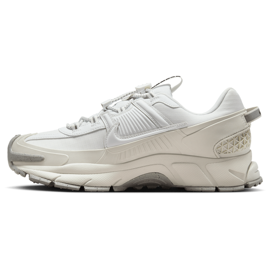 Nike Zoom Vomero Roam Image 4 of 8. Tap to open photo gallery.