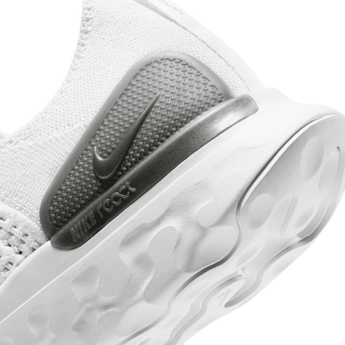 Nike Phantom Run Flyknit 2 Image 8 of 8. Tap to open photo gallery.