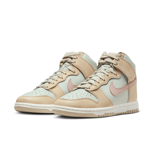 Nike Dunk Image 2 of 6. Tap to open photo gallery.
