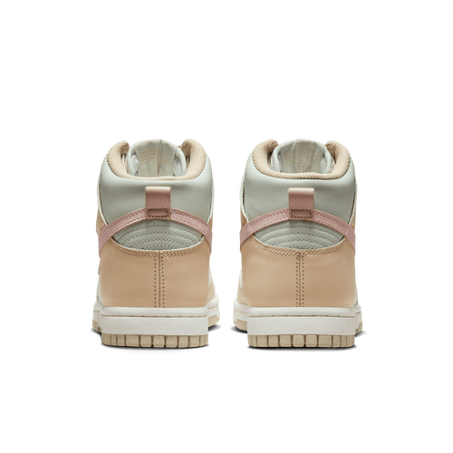 Nike Dunk Image 3 of 6. Tap to open photo gallery.