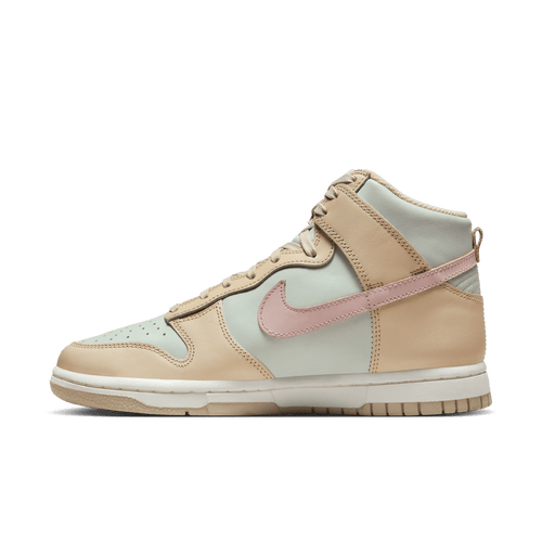 Nike Dunk Image 4 of 6. Tap to open photo gallery.