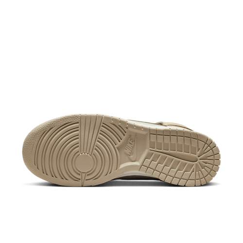 Nike Dunk Image 6 of 6. Tap to open photo gallery.