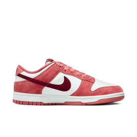 Nike sky high dunks lady foot locker best sale