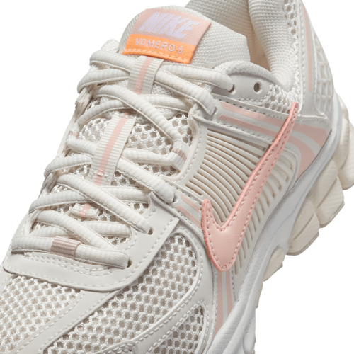 Nike Zoom Vomero 5 Image 7 of 8. Tap to open photo gallery.