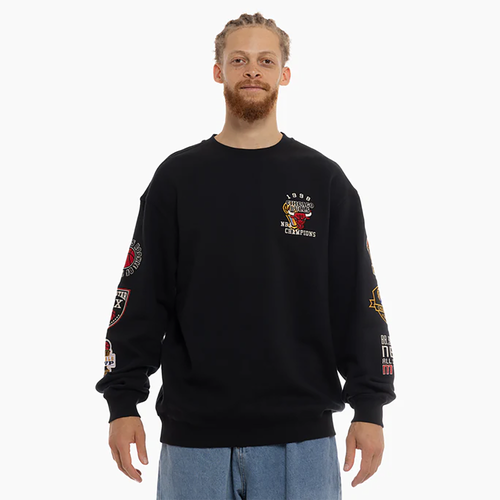 Mitchell & Ness Accolade Chicago Bulls Crew Image 1 of 4. Tap to open photo gallery.