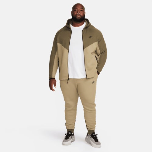 Nike Tech Fleece Joggers Image 5 of 5. Tap to open photo gallery.