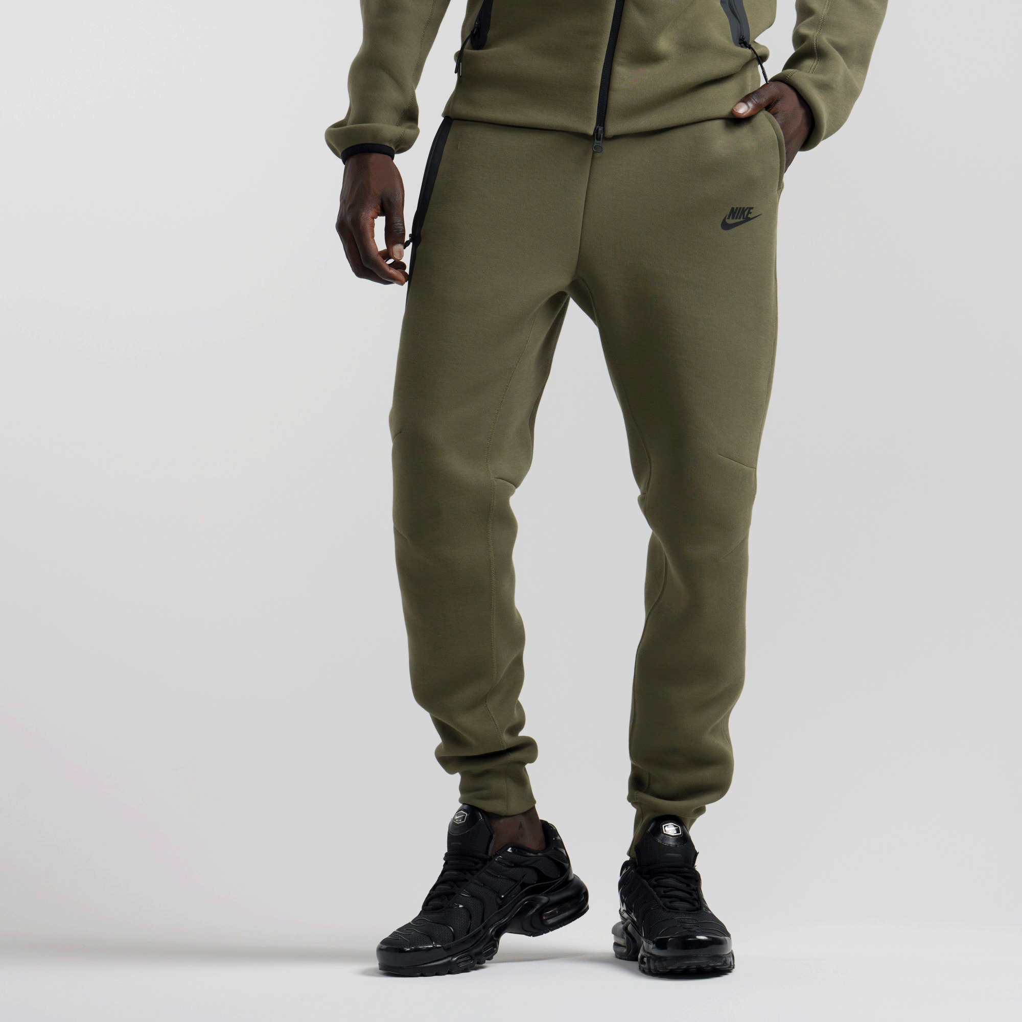 Footlocker tech best sale fleece pants