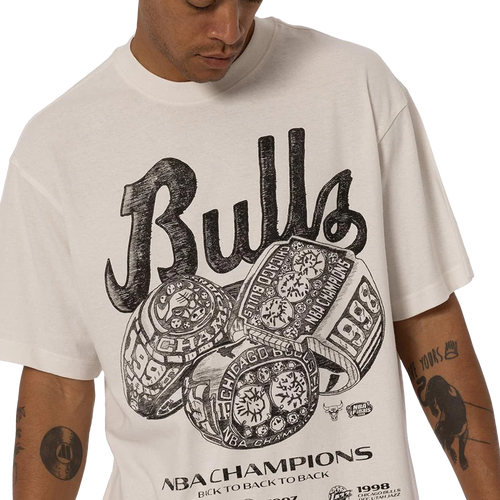 Mitchell & Ness Chicago Bulls Vintage Fit Tee Image 3 of 3. Tap to open photo gallery.