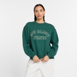 Women Sweatshirts - New Balance Graphic Crew - Nightwatch Green