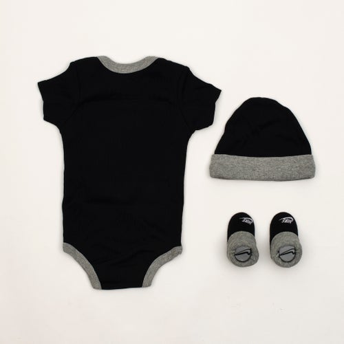 Nike crib set hot sale
