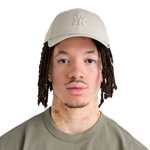 Beige-Beige
