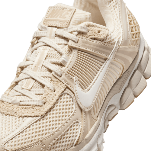 Nike Zoom Vomero 5 Image 7 of 8. Tap to open photo gallery.