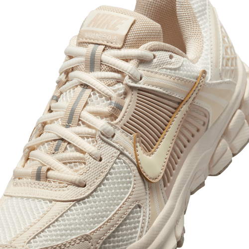 Nike Zoom Vomero 5 Image 7 of 8. Tap to open photo gallery.