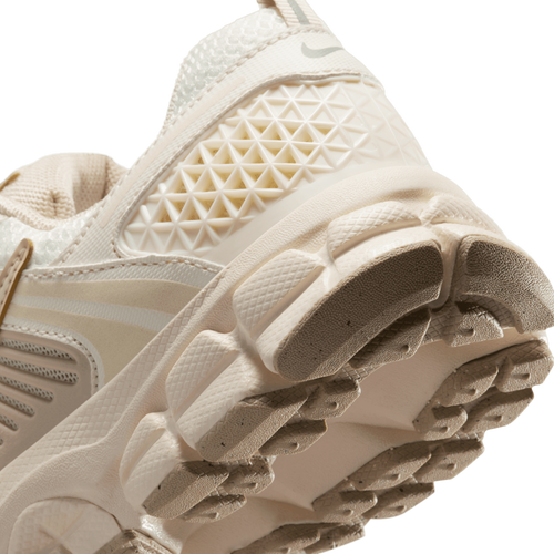 Nike Zoom Vomero 5 Image 8 of 8. Tap to open photo gallery.