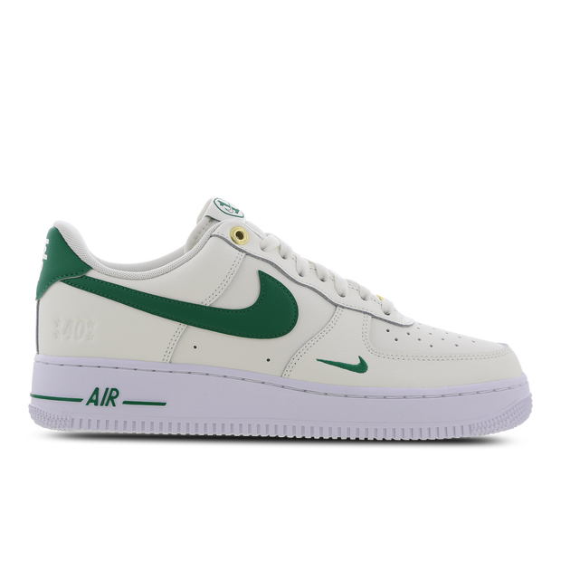 Sko Nike Air Force 1 ’07 LV8 för män - Vit - DQ7658-101