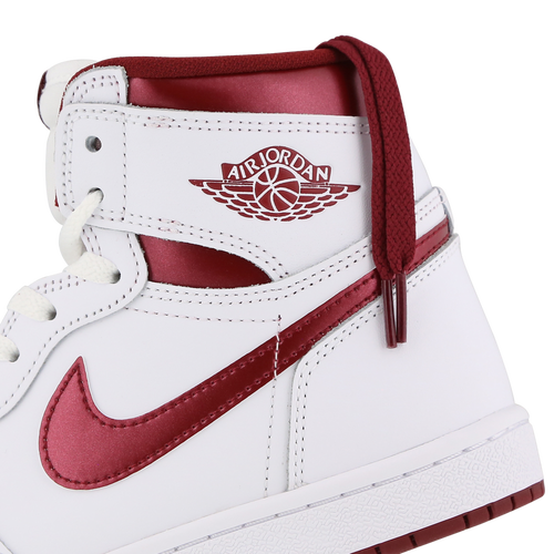 Jordan 1 retro footlocker best sale