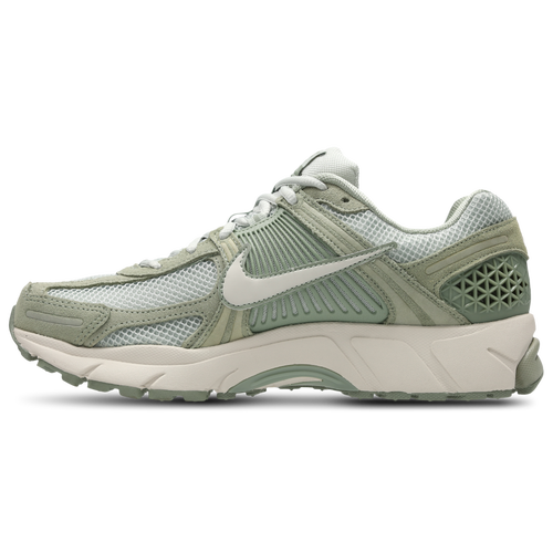 Nike Zoom Vomero 5 Image 4 of 7. Tap to open photo gallery.