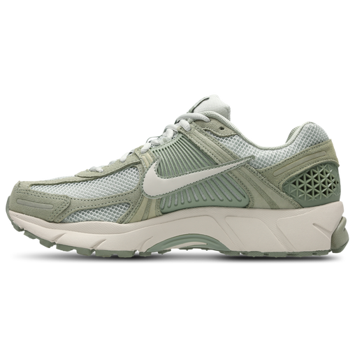 Nike Zoom Vomero 5 Image 4 of 7. Tap to open photo gallery.