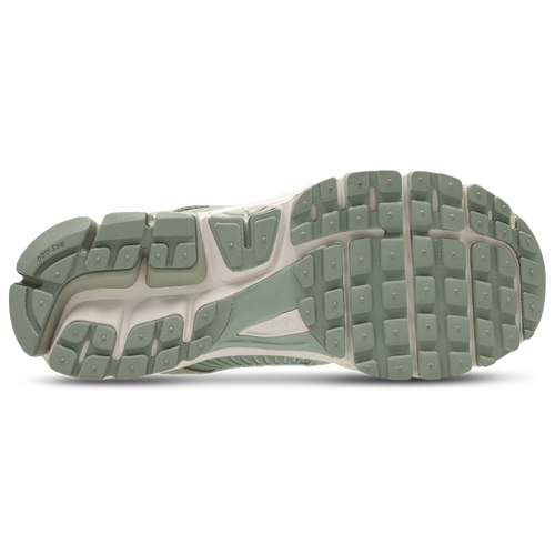 Nike Zoom Vomero 5 Image 6 of 7. Tap to open photo gallery.