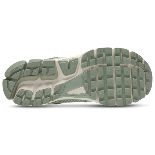 Nike Zoom Vomero 5 Image 6 of 7. Tap to open photo gallery.