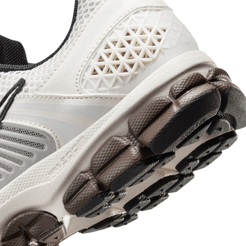 Women's Zoom Vomero 5 'Photon Dust and Metallic Silver' (FD0884-025)  Release Date. Nike SNKRS