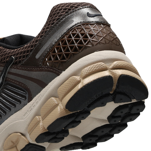 Nike Zoom Vomero 5 Image 7 of 7. Tap to open photo gallery.