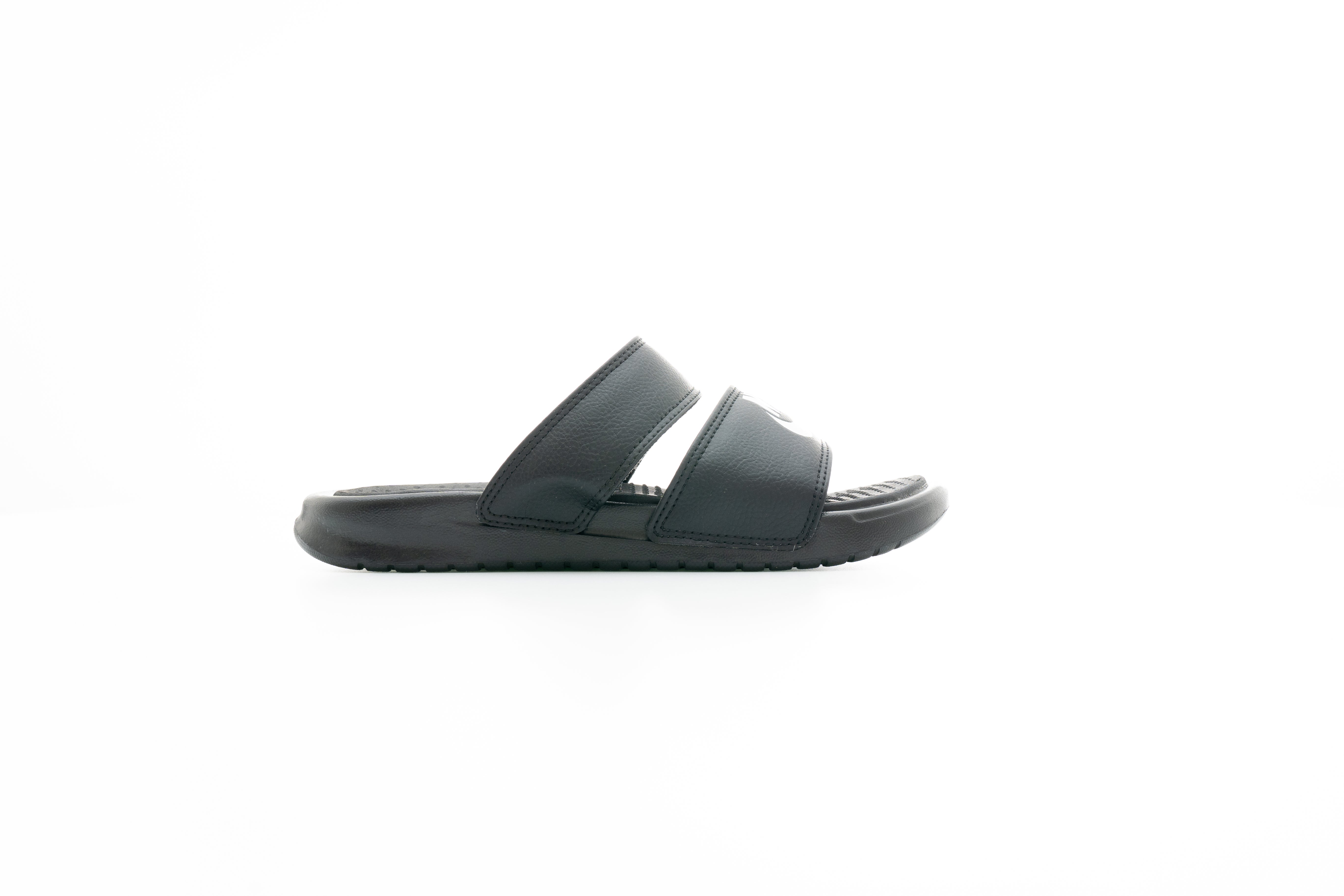 nike benassi foot locker