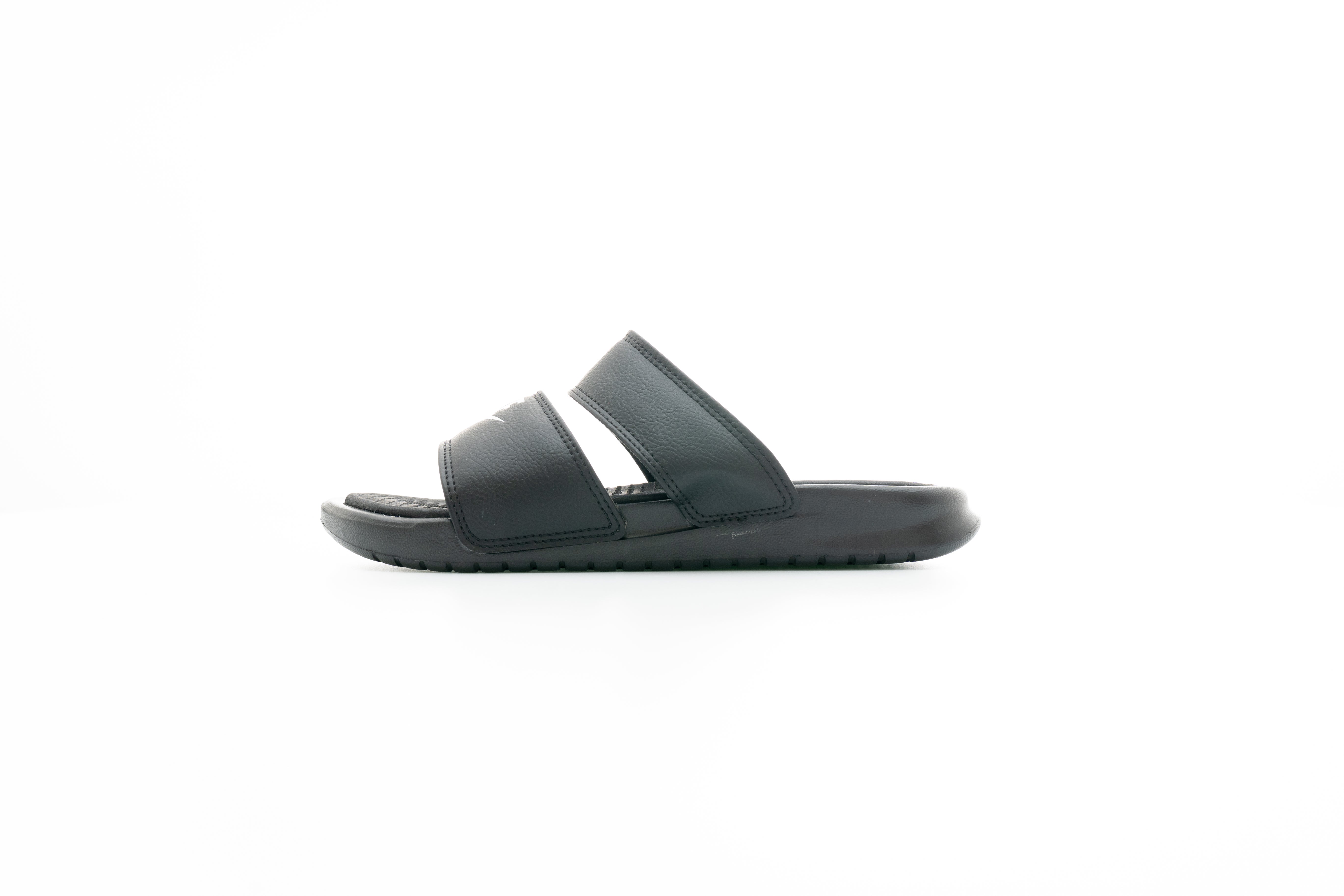 nike benassi slides footlocker