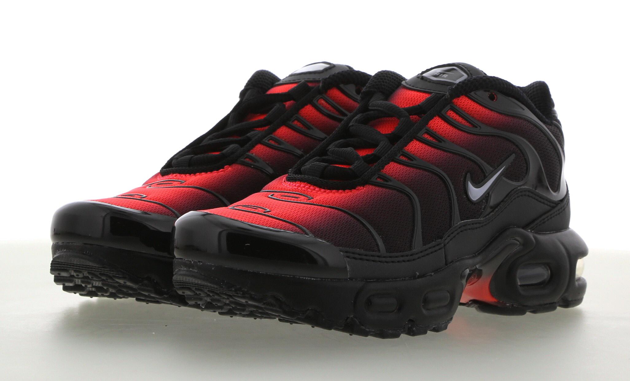 nike tuned 1 black and red