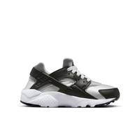 Black and outlet white huarache footlocker