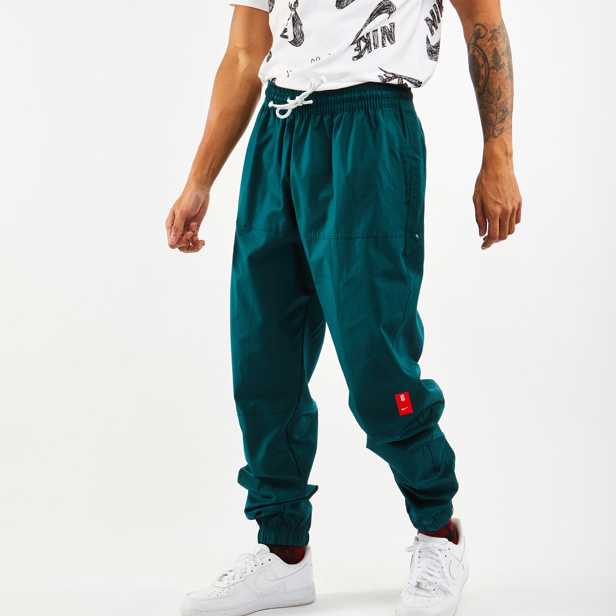 nike cargo pants foot locker