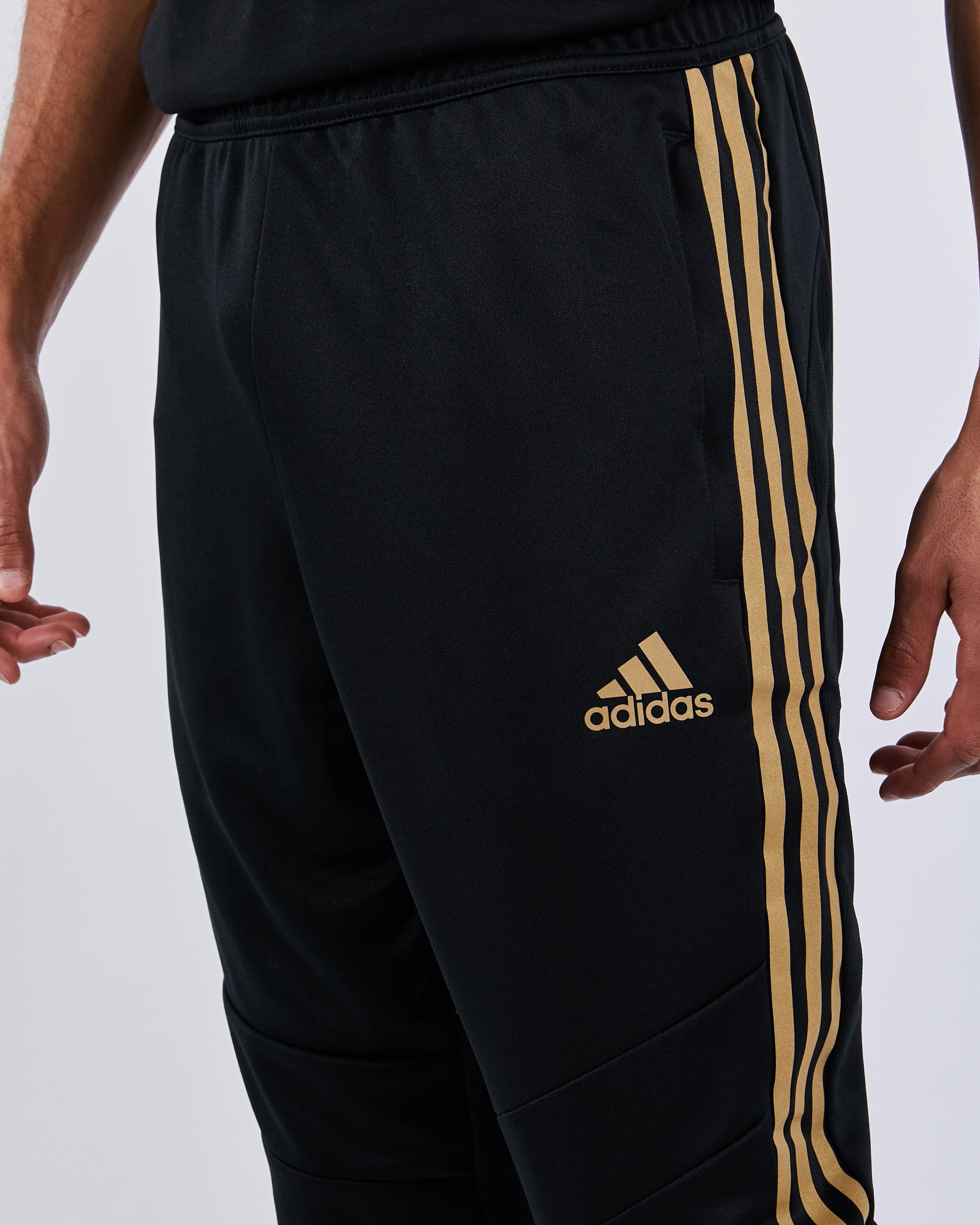 foot locker pantaloni adidas