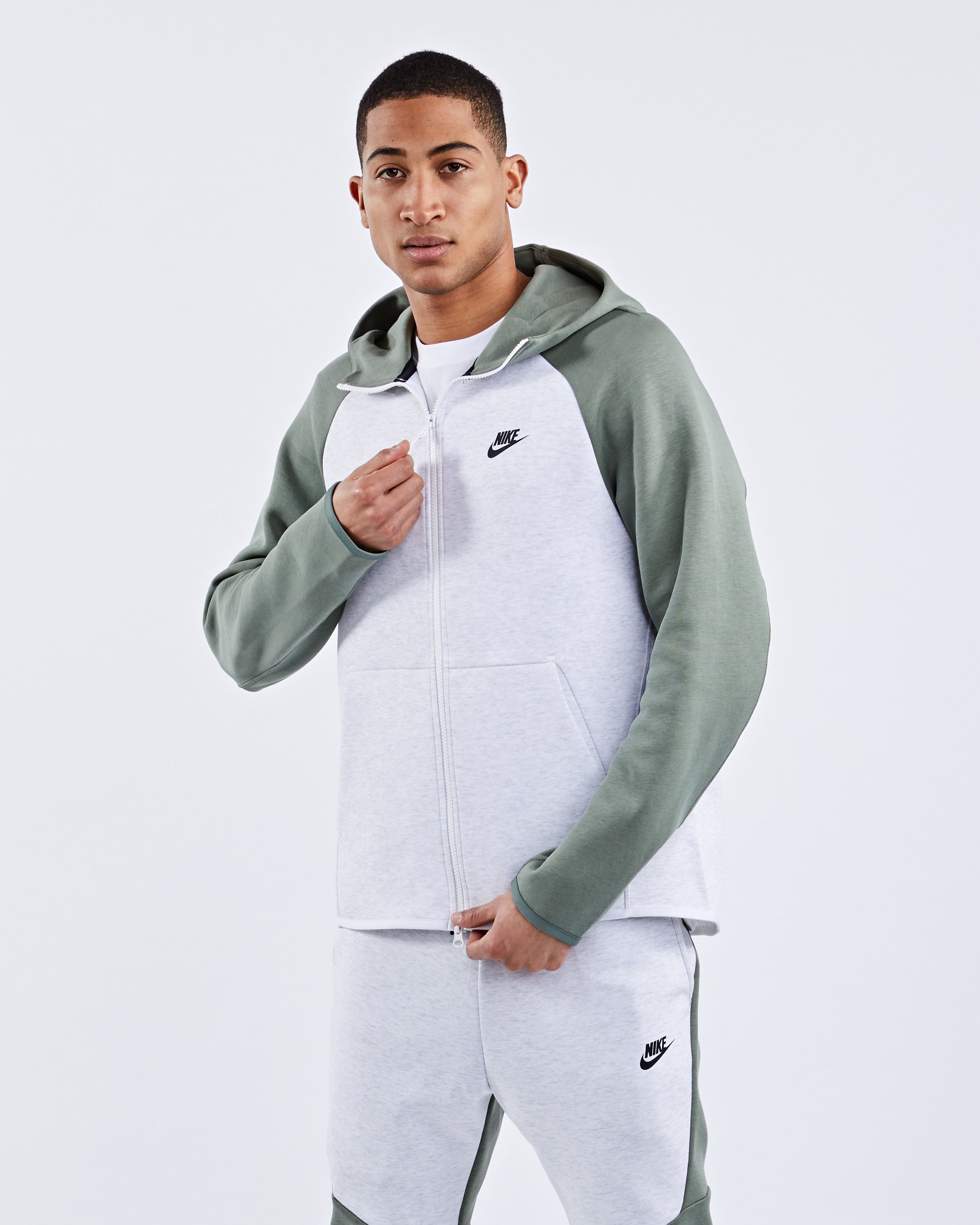 nike tech fleece hoodie foot locker