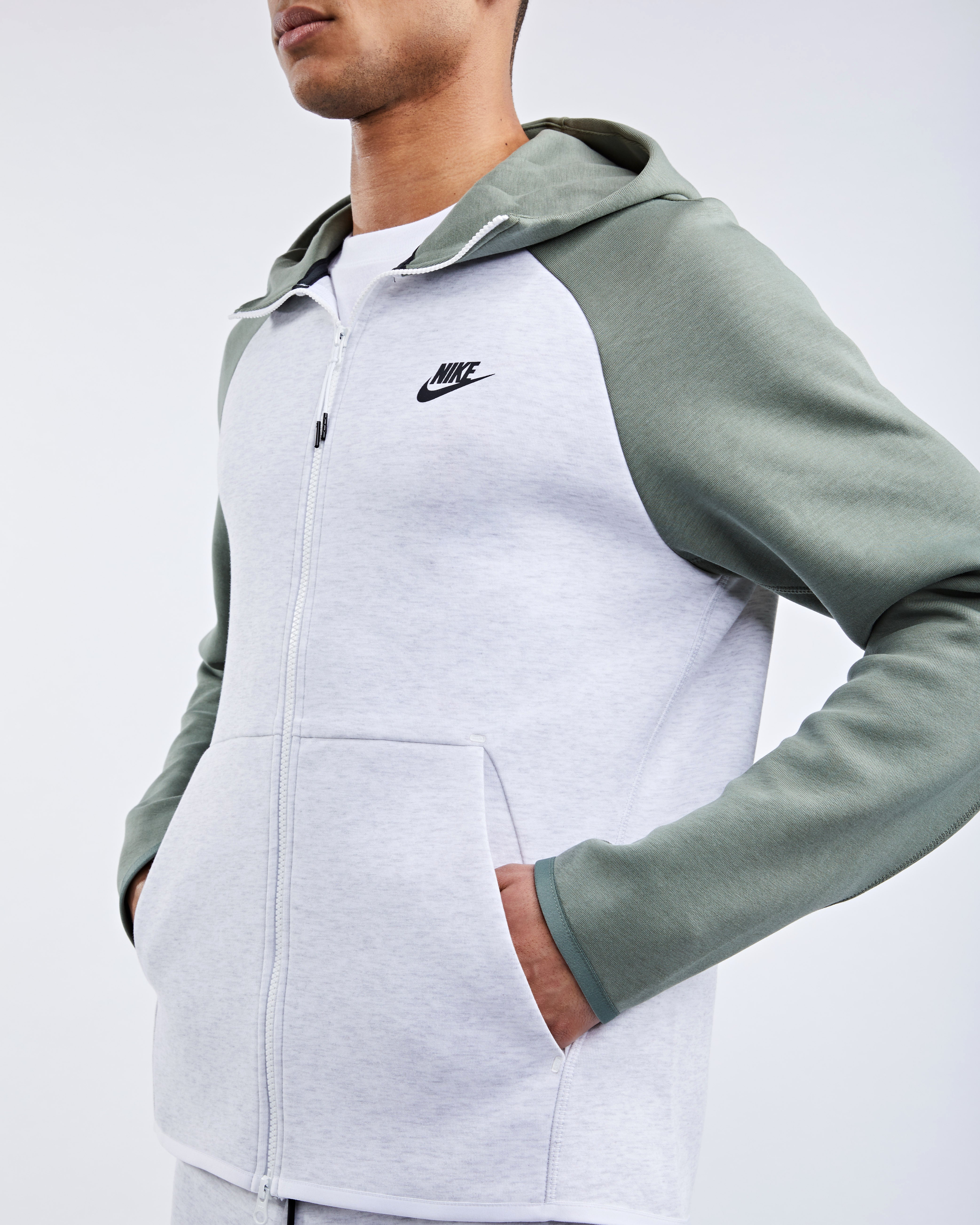 nike tech fleece hoodie foot locker