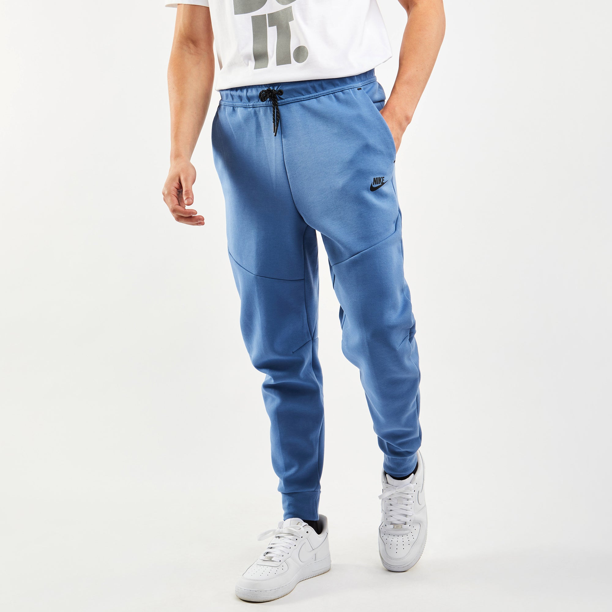 nike tech tracksuit footlocker