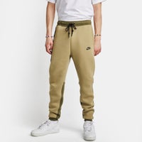 Nike joggers hotsell foot locker