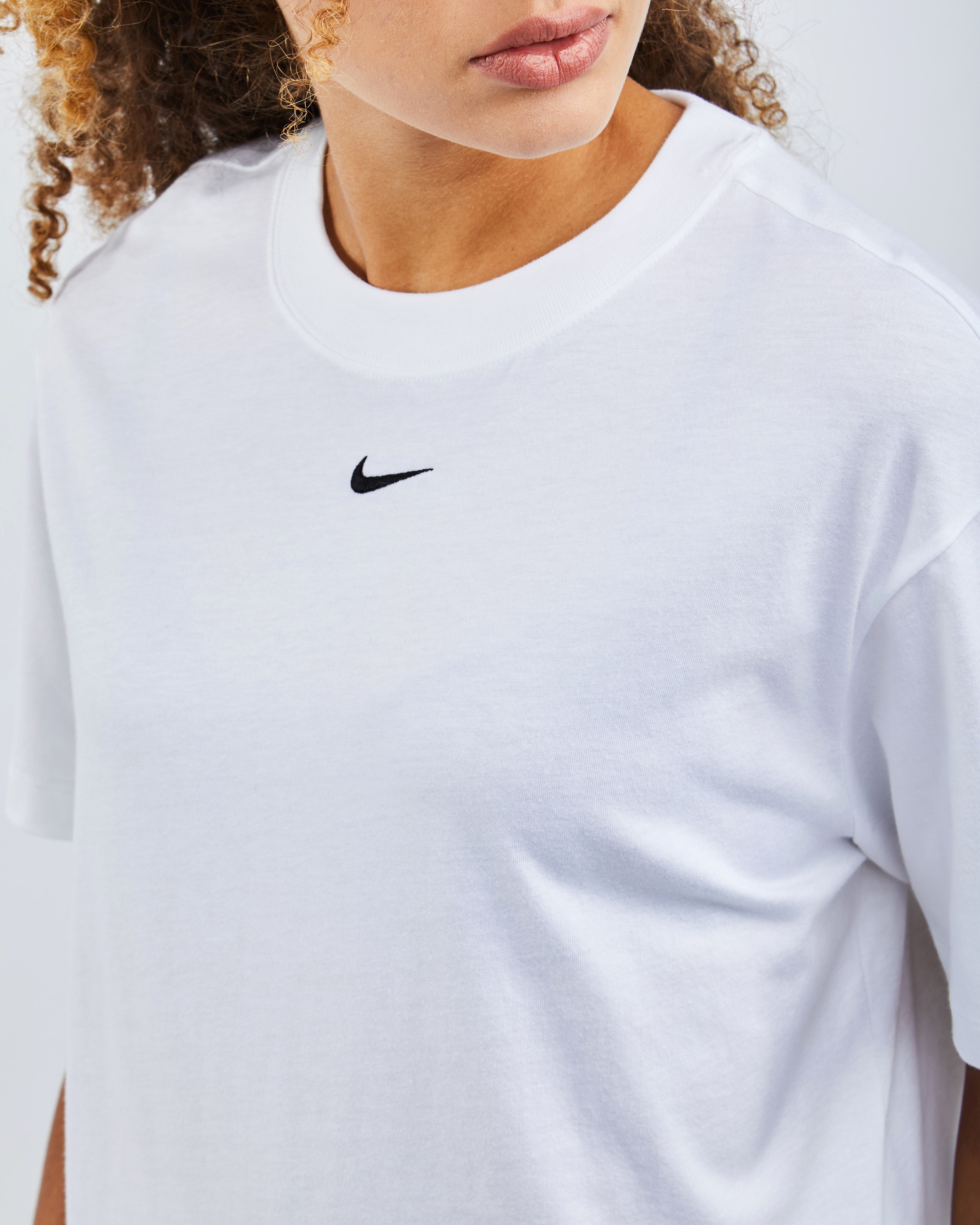 nike sportswear t shirt
