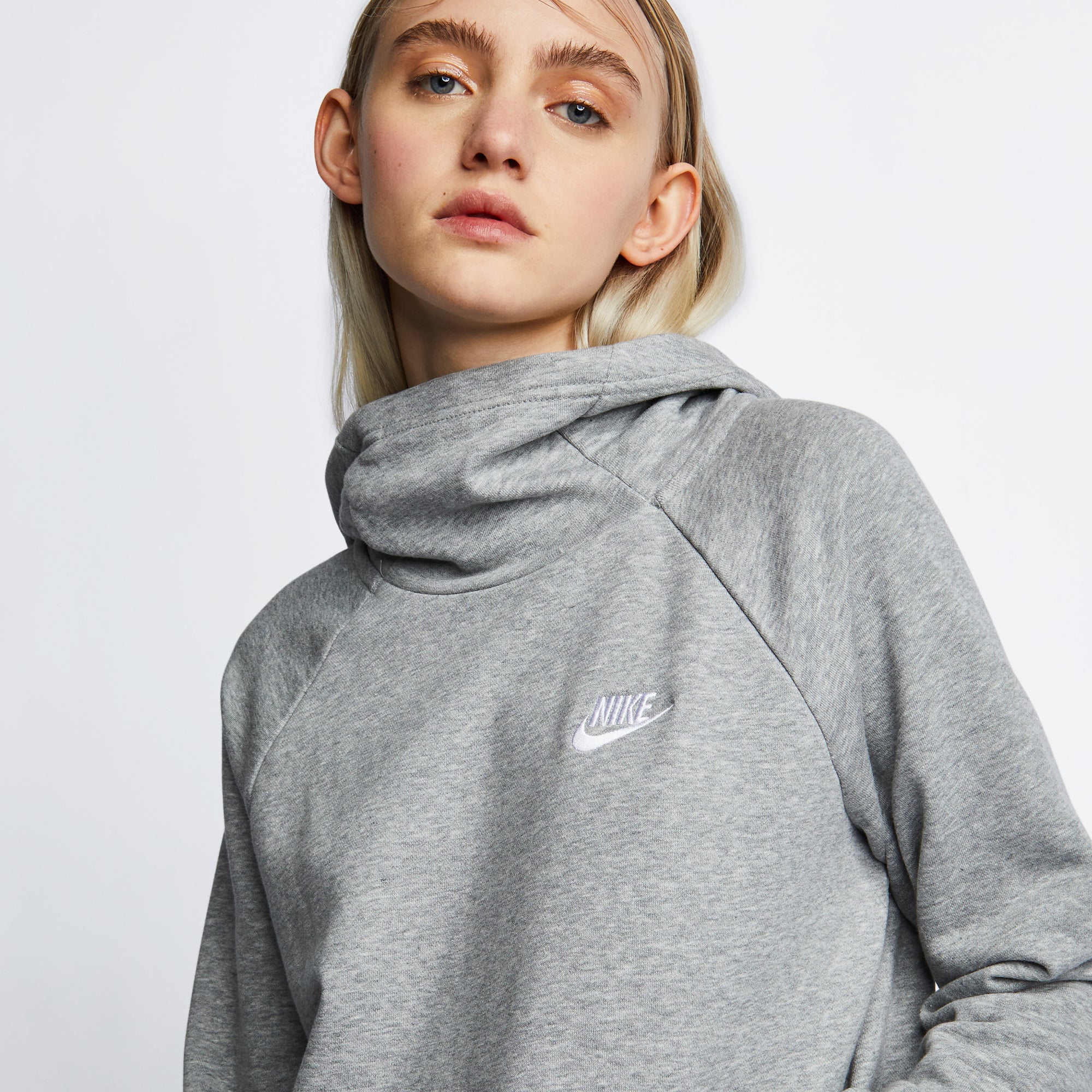 nike essential hoodie women's