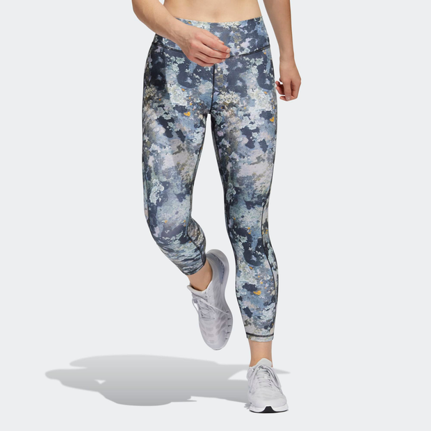 Artikel klicken und genauer betrachten! - Nimm dir heute Zeit für ein bisschen Digital Detox. Mach dich mit dieser adidas Tight auf den Weg ins Yogastudio, um das Hier und Jetzt zu genießen. Die AEROREADY Technologie sorgt auch bei intensiven Asanas für ein angenehm trockenes Tragegefühl. Die 7/8-Länge betont außerdem deine Knöchel und der hohe Bund hält dich angenehm bedeckt, damit auch beim Dehnen nichts verrutscht. | im Online Shop kaufen