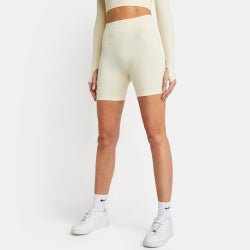 Women Shorts - Peach Fit Isabella Seamless - Pistachio Shell-Pistachio Shell