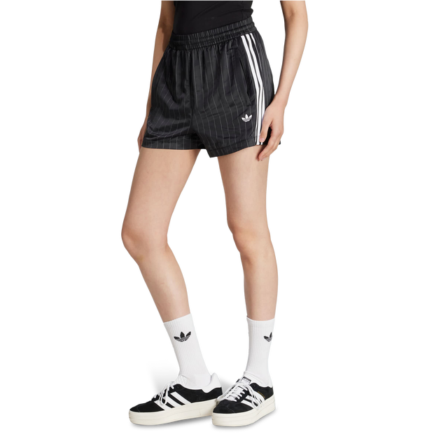 Image of Adidas Adicolor Essentials Shorts female Pantaloncini - Nero - Foot Locker035