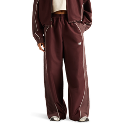 Dames Broeken - New Balance Trackside Woven Pant - Cherry Leather-Cherry Leather